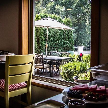 All Seasons Bed & Breakfast Kelowna Exterior photo