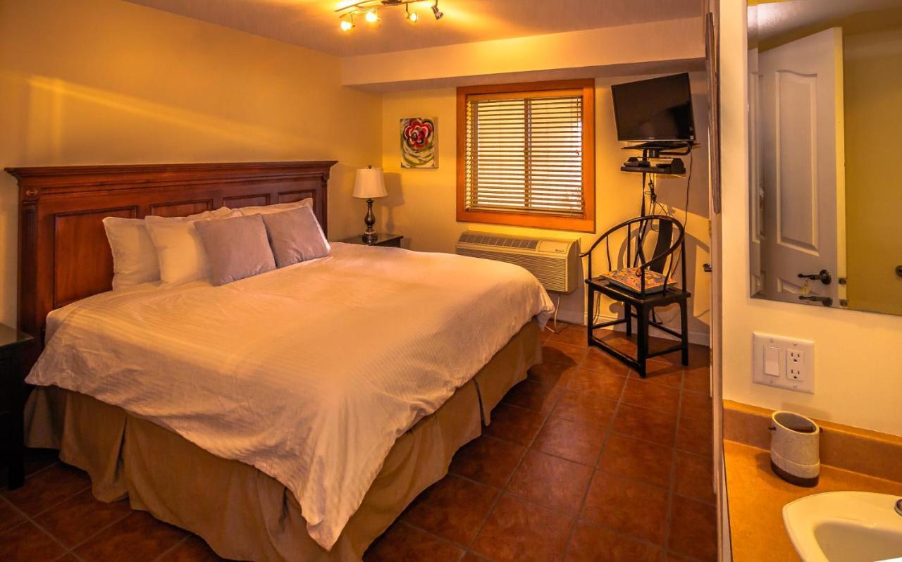All Seasons Bed & Breakfast Kelowna Exterior photo